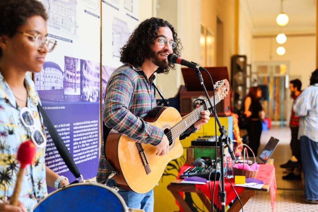 Juninada Sonoplástica Tropicalista, na sede Brás da SP Escola de Teatro. (23/5/2025). Foto: Clara Silva