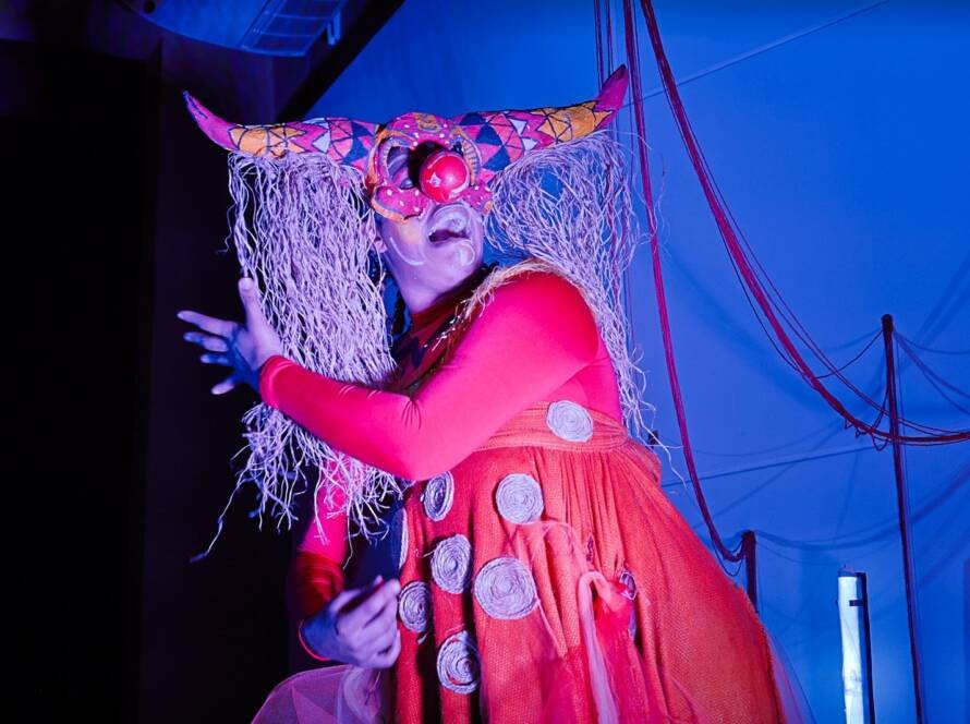 Experimento III do grupo N7 Azul, do segundo semestre de 2025, na SP Escola de Teatro. | Foto: Clara Silva.