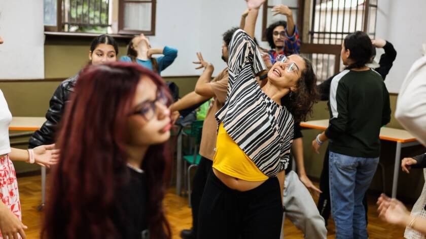 Oficina de Teatro na E. E. Caetano de Campos, a partir da contrapartida dos alunos bolsistas do Programa Oportunidades. (28/05/2025). | Foto: Clara Silva.