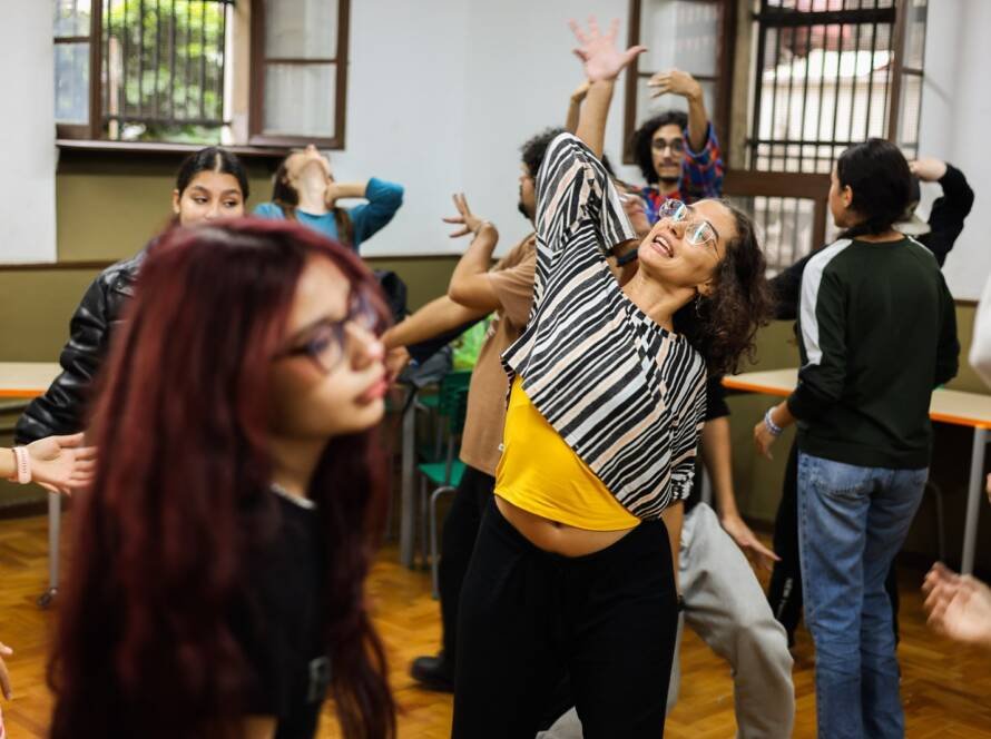 Oficina de Teatro na E. E. Caetano de Campos, a partir da contrapartida dos alunos bolsistas do Programa Oportunidades. (28/05/2025). | Foto: Clara Silva.