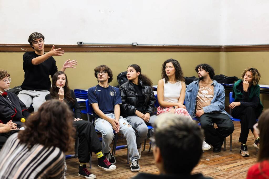 Oficina de Teatro na E. E. Caetano de Campos, a partir da contrapartida dos alunos bolsistas do Programa Oportunidades. (28/05/2025). | Foto: Clara Silva.