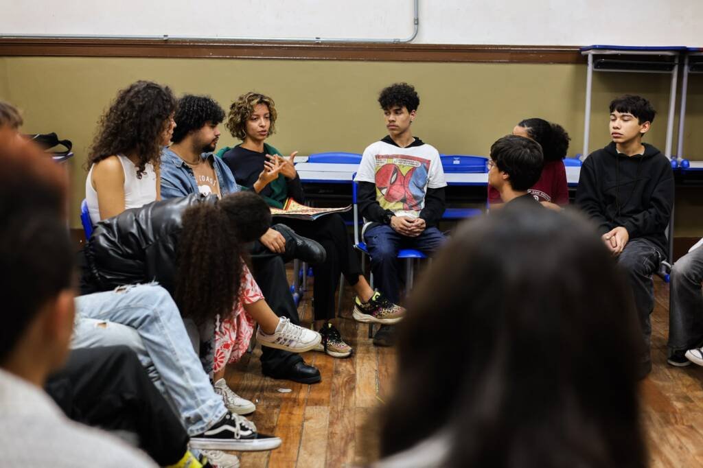 Oficina de Teatro na E. E. Caetano de Campos, a partir da contrapartida dos alunos bolsistas do Programa Oportunidades. (28/05/2025). | Foto: Clara Silva.