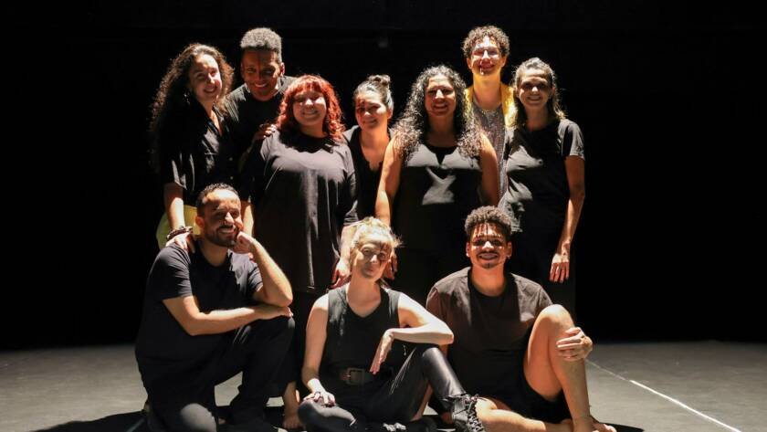 Apresentação na aula final do curso “Processos Criativos: A Prática como Método de Investigação” com Laura Morais da Silva, na sede Roosevelt da SP Escola de Teatro. (04/06/2025) | Foto: Clara Silva.