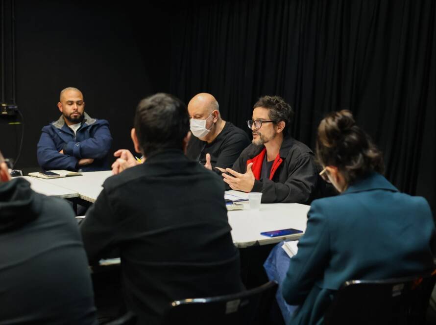 Curso “Antidramáticas – Radicalizações na dramaturgia contemporânea” com Gabriel Alvim, na sede Roosevelt da SP Escola de Teatro. (01/07/2025) | Foto: Clara Silva.