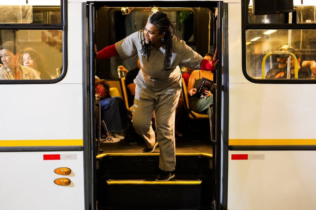 Espetáculo "A (Ré)tomada da palavra ou A mulher que não se vê" na unidade Roosevelt. (22/08/2025) | Foto: Clara Silva