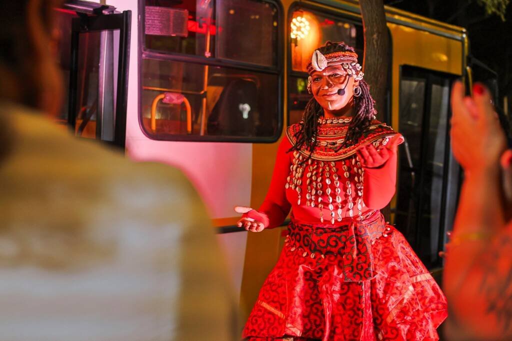 Espetáculo "A (Ré)tomada da palavra ou A mulher que não se vê" na unidade Roosevelt. (22/08/2025) | Foto: Clara Silva