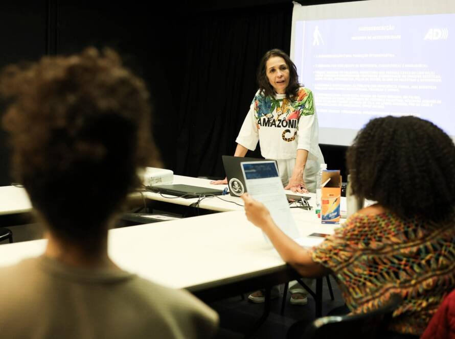 Curso “Acessibilidade e cultura inclusiva” com Adamy, na sede Roosevelt da SP Escola de Teatro. (22/08/2025) | Foto: Clara Silva.
