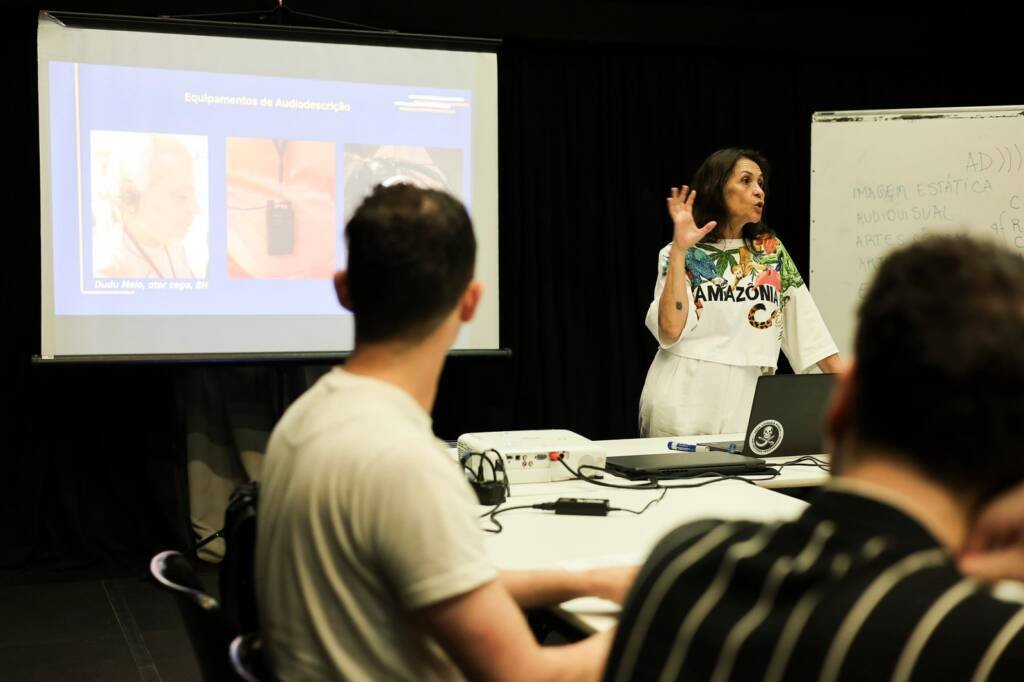 Curso “Acessibilidade e cultura inclusiva” com Adamy, na sede Roosevelt da SP Escola de Teatro. (22/08/2025) | Foto: Clara Silva.