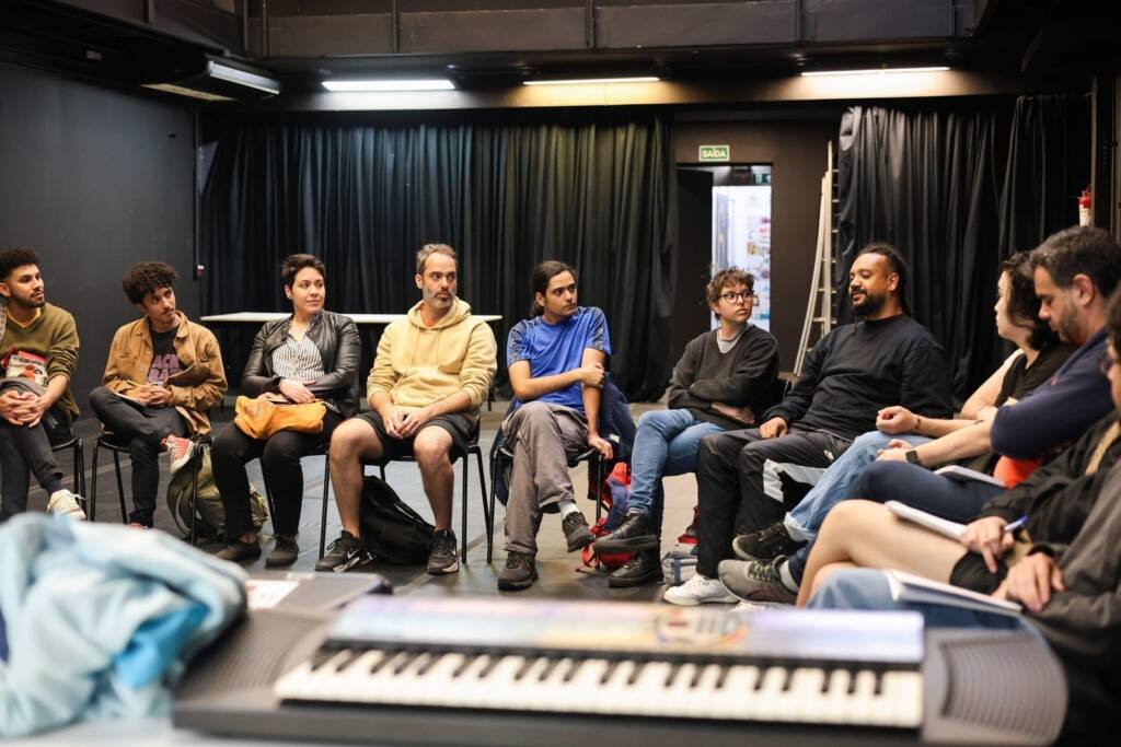 Aula inaugural do curso “Criação de temas para trilha sonora” com Cintia Gasparetto, na sede Roosevelt da SP Escola de Teatro. (25/08/2025) | Foto: Clara Silva.