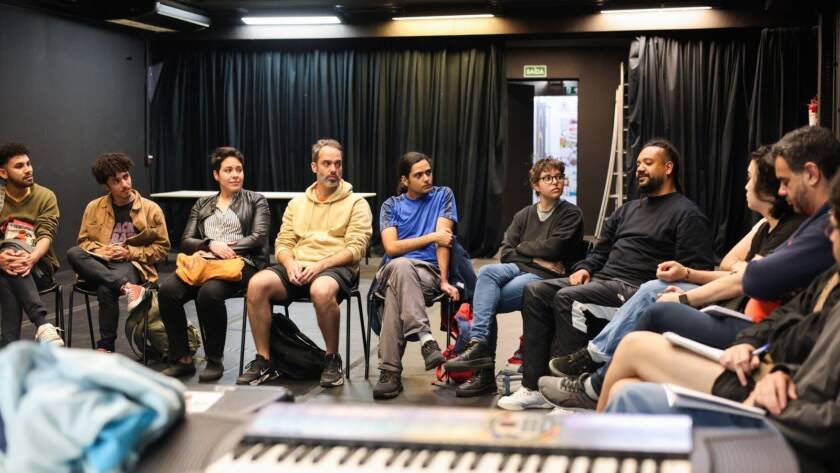 Aula inaugural do curso “Criação de temas para trilha sonora” com Cintia Gasparetto, na sede Roosevelt da SP Escola de Teatro. (25/08/2025) | Foto: Clara Silva.