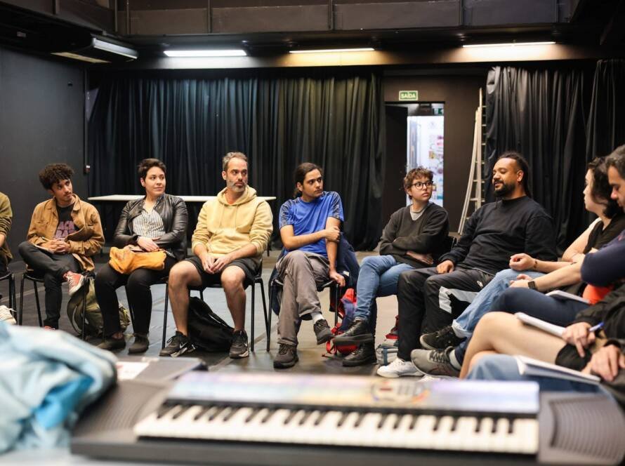 Aula inaugural do curso “Criação de temas para trilha sonora” com Cintia Gasparetto, na sede Roosevelt da SP Escola de Teatro. (25/08/2025) | Foto: Clara Silva.