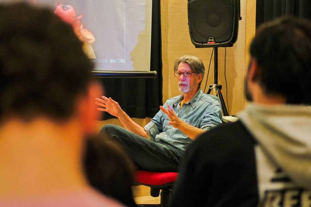 Curso “Iniciação às artes e técnicas de dublagem” com Herbert Richers Jr, na sede Roosevelt da SP Escola de Teatro. (01/08/2025) | Foto: Clara Silva.