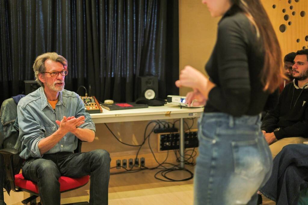 Curso “Iniciação às artes e técnicas de dublagem” com Herbert Richers Jr, na sede Roosevelt da SP Escola de Teatro. (01/08/2025) | Foto: Clara Silva.