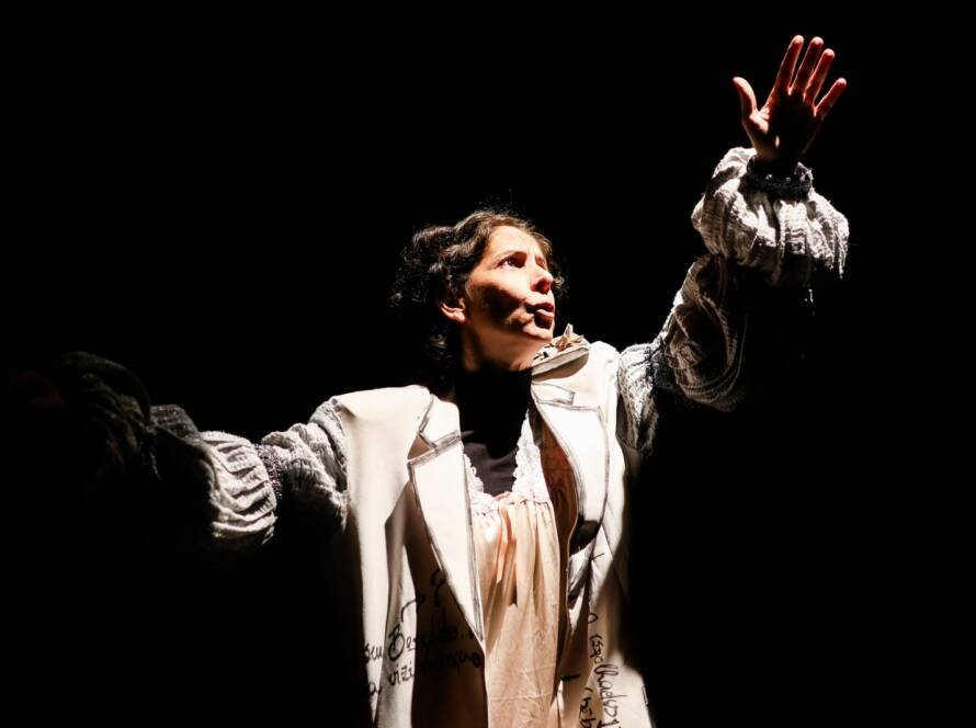 Experimento II do grupo N8 Amarelo, do segundo semestre de 2025, na SP Escola de Teatro. | Foto: Clara Silva.