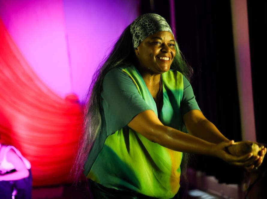 Experimento II do grupo N8 Vermelho, do segundo semestre de 2025, na SP Escola de Teatro. | Foto: Clara Silva.