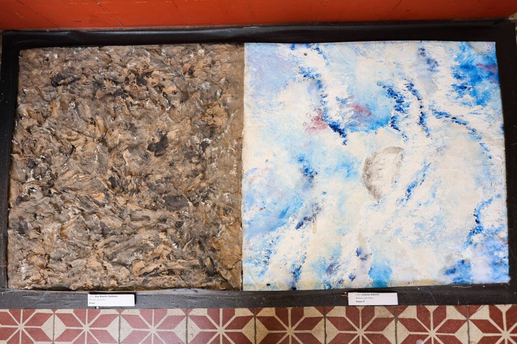 Exposição "A Linha da Materialidade" dos estudantes do curso regular de Cenografia e Figurino. (25/11/2025). | Foto: Clara Silva.