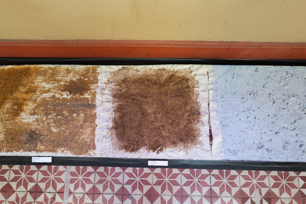 Exposição "A Linha da Materialidade" dos estudantes do curso regular de Cenografia e Figurino. (25/11/2025). | Foto: Clara Silva.