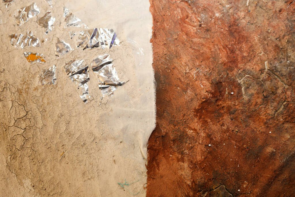 Exposição "A Linha da Materialidade" dos estudantes do curso regular de Cenografia e Figurino. (25/11/2025). | Foto: Clara Silva.