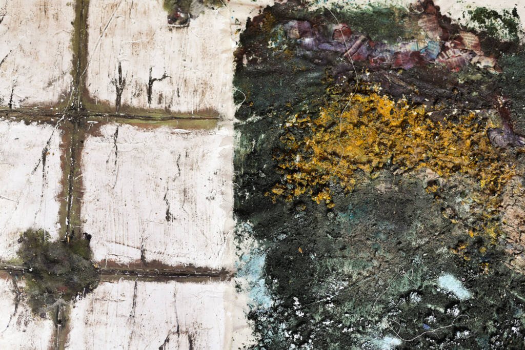 Exposição "A Linha da Materialidade" dos estudantes do curso regular de Cenografia e Figurino. (25/11/2025). | Foto: Clara Silva.