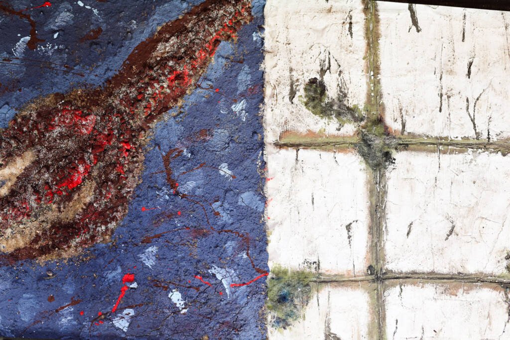 Exposição "A Linha da Materialidade" dos estudantes do curso regular de Cenografia e Figurino. (25/11/2025). | Foto: Clara Silva.