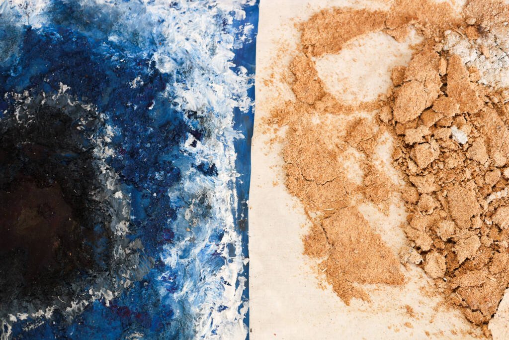 Exposição "A Linha da Materialidade" dos estudantes do curso regular de Cenografia e Figurino. (25/11/2025). | Foto: Clara Silva.