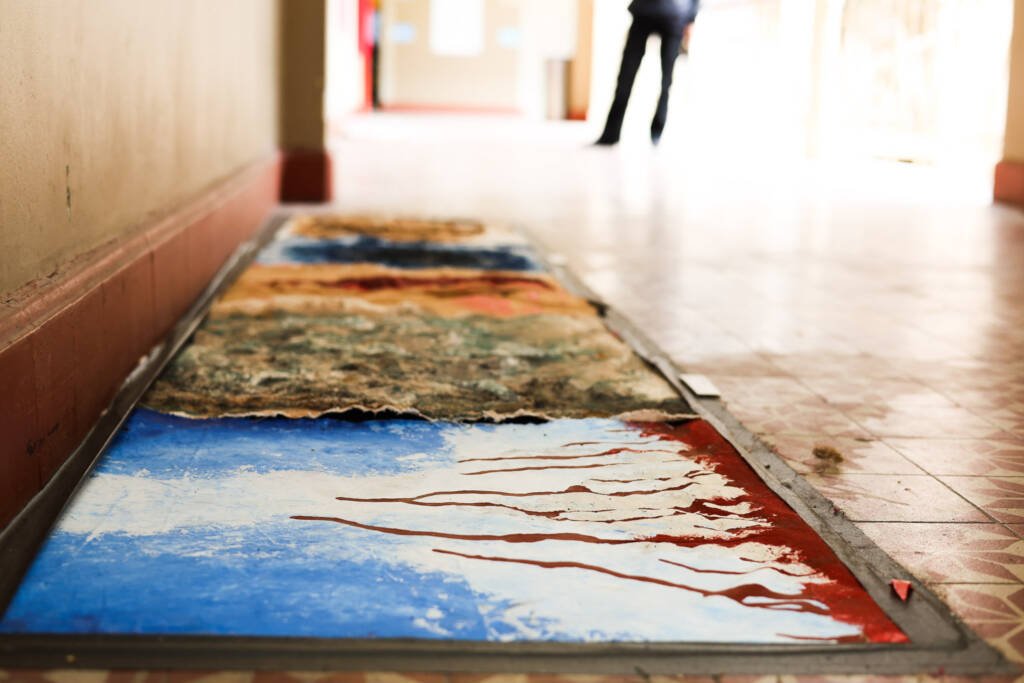 Exposição "A Linha da Materialidade" dos estudantes do curso regular de Cenografia e Figurino. (25/11/2025). | Foto: Clara Silva.