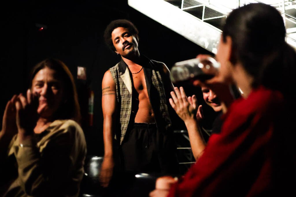 Apresentação do curso regular de Atuação. (12/11/2025). | Foto: Clara Silva