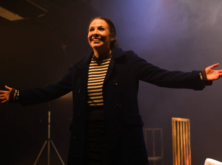 Espetáculo “Antes de Mim No Fundo”, da Cacildinha Produções, na sede Roosevelt da SP Escola de Teatro. (12/11/2025). | Foto: Clara Silva