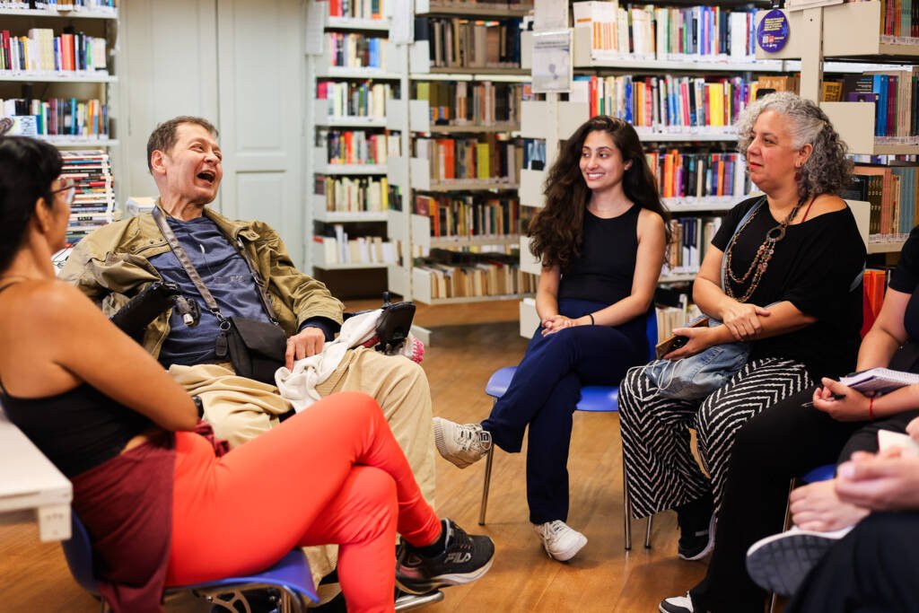 Aula do curso "Cora Coralina: o poder da solitude" com Mauri Paroni. (25/11/2025). | Foto: Clara Silva.