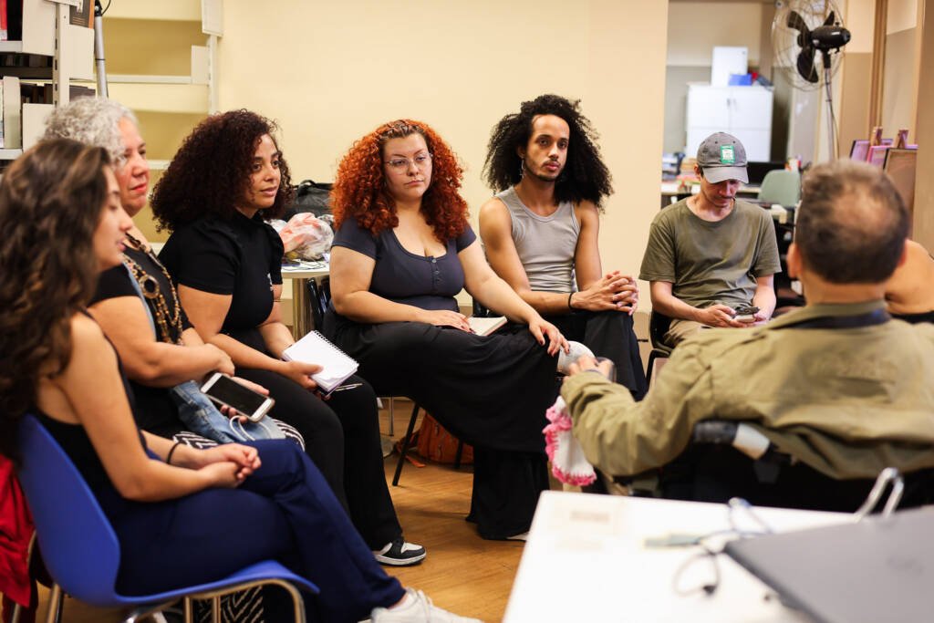 Aula do curso "Cora Coralina: o poder da solitude" com Mauri Paroni. (25/11/2025). | Foto: Clara Silva.