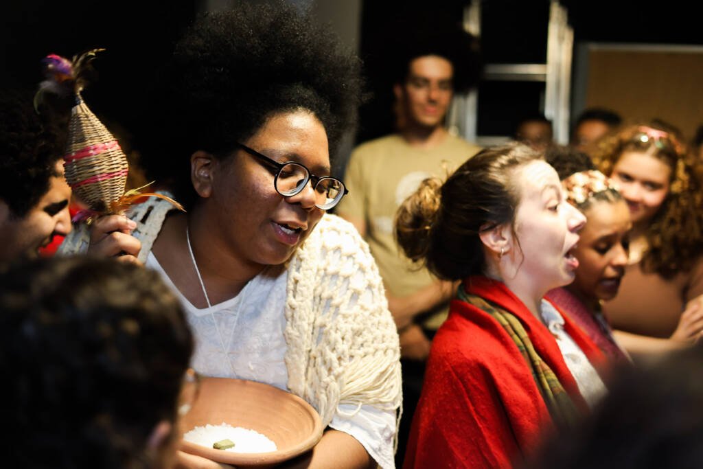 Apresentação de "Encanteiras" da ELT (Escola Livre de Teatro de Santo André), na SP Escola de Teatro. (18/11/2025) | Foto: Clara Silva