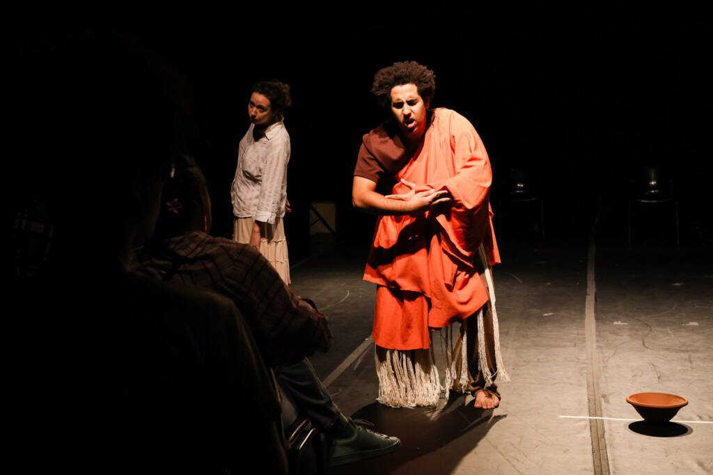 Apresentação de "Encanteiras" da ELT (Escola Livre de Teatro de Santo André), na SP Escola de Teatro. (18/11/2025) | Foto: Clara Silva