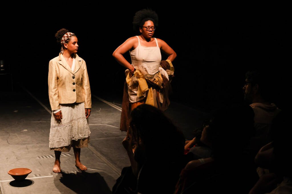 Apresentação de "Encanteiras" da ELT (Escola Livre de Teatro de Santo André), na SP Escola de Teatro. (18/11/2025) | Foto: Clara Silva