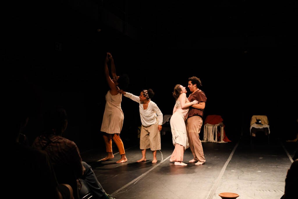 Apresentação de "Encanteiras" da ELT (Escola Livre de Teatro de Santo André), na SP Escola de Teatro. (18/11/2025) | Foto: Clara Silva