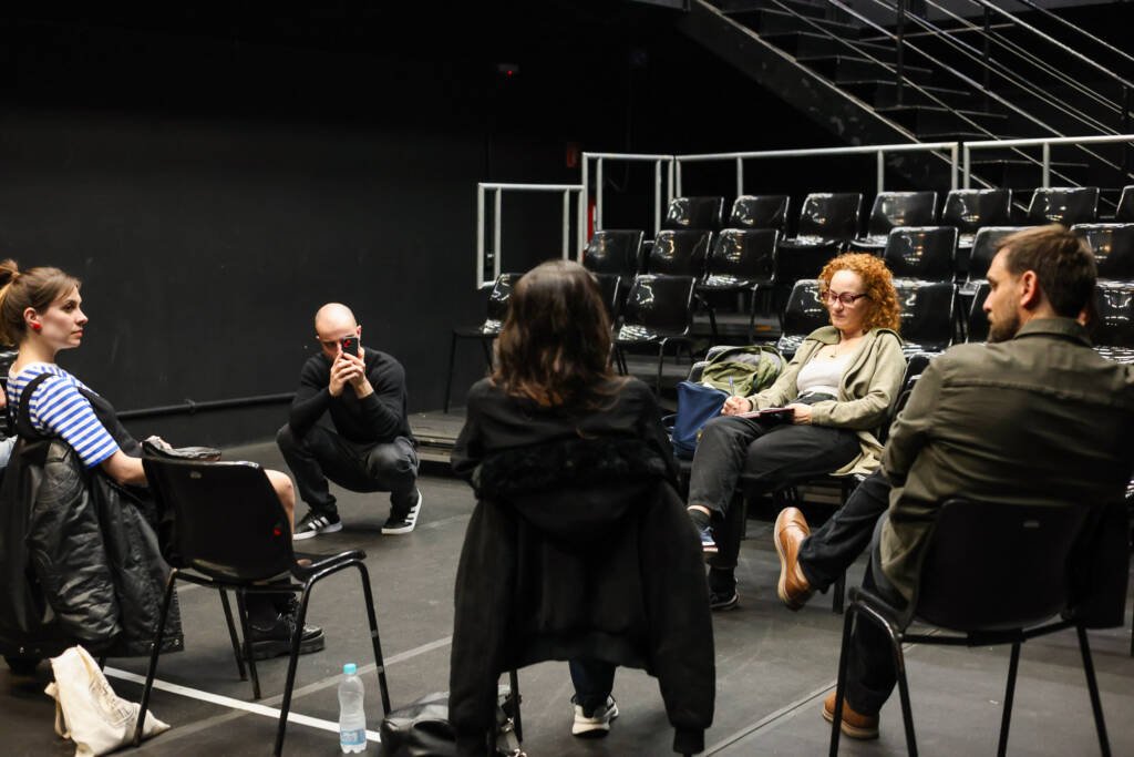 Grupo RAMA em encontro com Janaína Leite, projeto do Ocupa Lab. (19/11/2025). | Foto: Clara Silva.