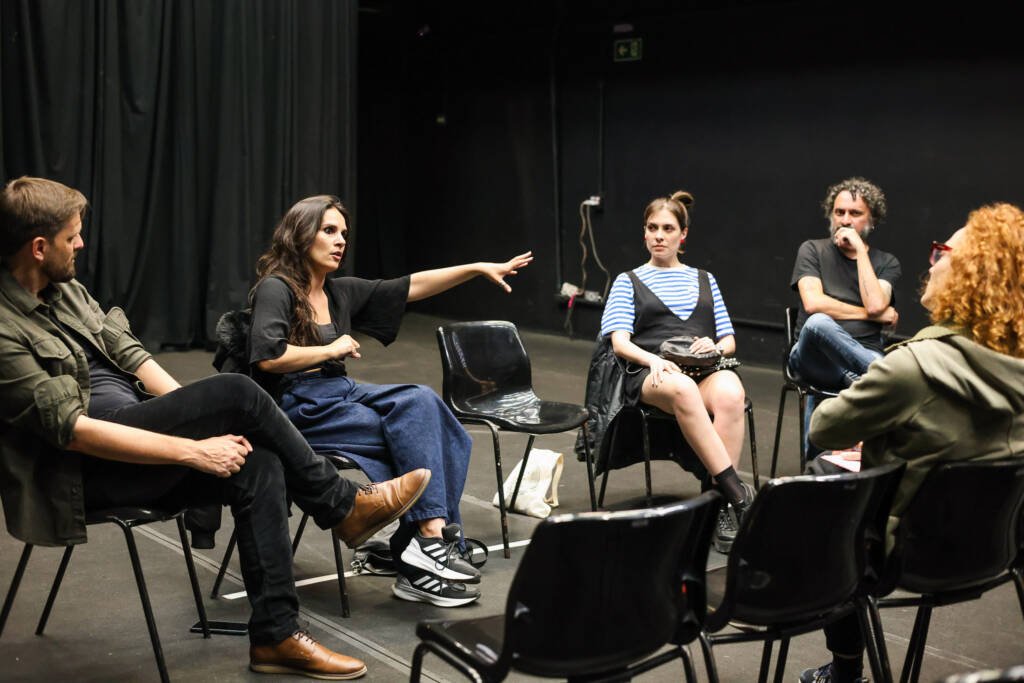 Grupo RAMA em encontro com Janaína Leite, projeto do Ocupa Lab. (19/11/2025). | Foto: Clara Silva.