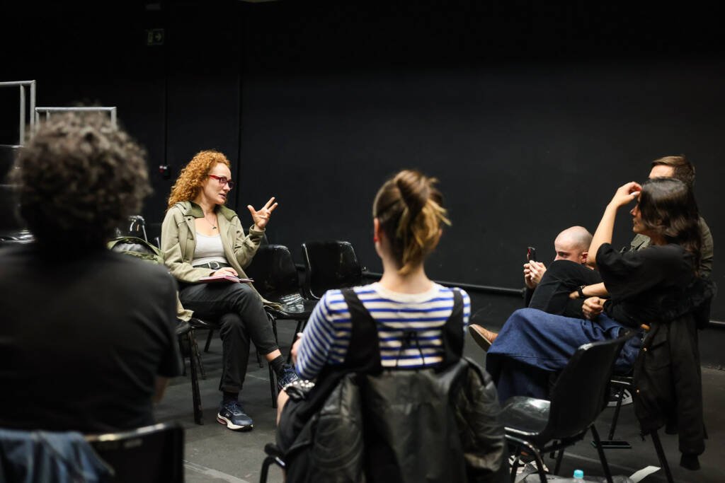 Grupo RAMA em encontro com Janaína Leite, projeto do Ocupa Lab. (19/11/2025). | Foto: Clara Silva.