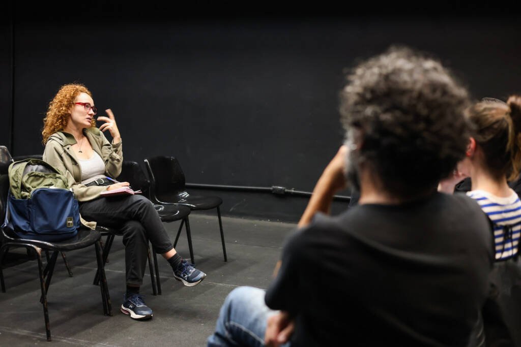 Grupo RAMA em encontro com Janaína Leite, projeto do Ocupa Lab. (19/11/2025). | Foto: Clara Silva.