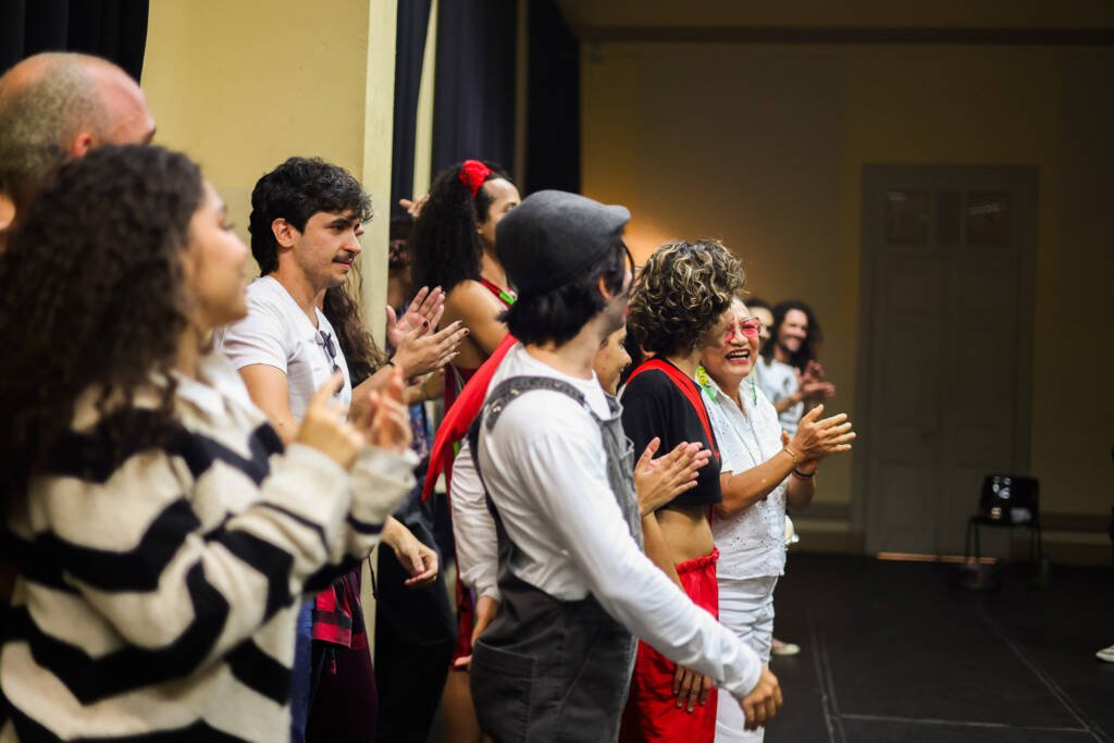 Apresentação "A Feijoada" dos estudantes do curso regular de Humor na Festa do Saci, unidade Brás da SP Escola de Teatro. (07/11/2025). | Foto: Clara Silva