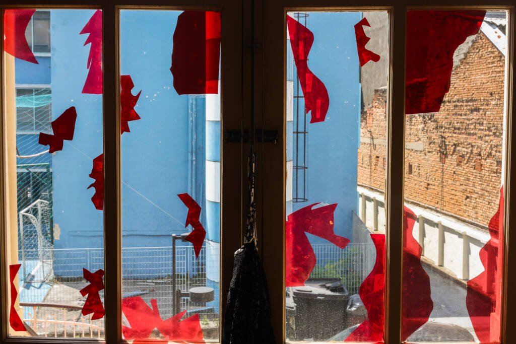 Instalação Sonora "ROLÊ PAIA ou QUALQUER LUGAR ALÉM DAQUI" na Festa do Saci, unidade Brás da SP Escola de Teatro. (07/11/2025). | Foto: Clara Silva