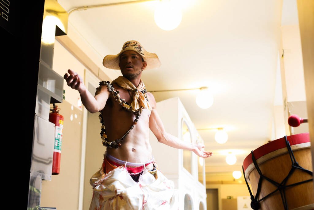 Itinerâncias Performáticas e Bailão da Iluminação na Festa do Saci, unidade Brás da SP Escola de Teatro. (07/11/2025). | Foto: Clara Silva
