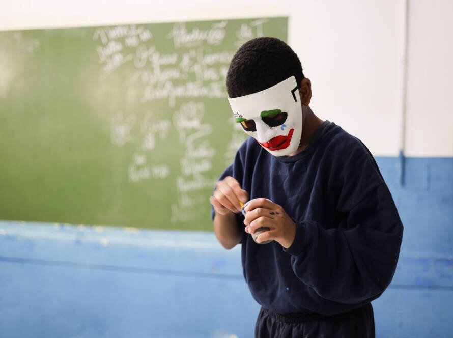 Oficina de teatro na Fundação Casa Rio Tâmisa, a partir da contrapartida dos alunos bolsistas do Programa Oportunidades. (18/11/2025). | Foto: Clara Silva.