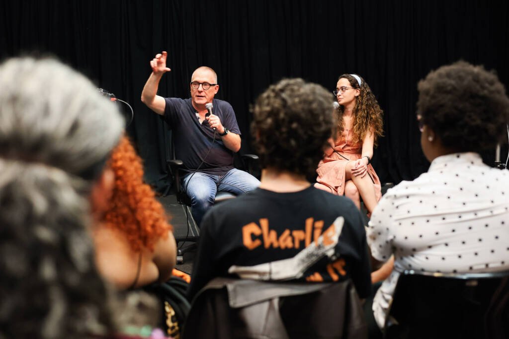 Palestra de Robert Schuster na SP Escola de Teatro. (13/11/2025). | Foto: Clara Silva