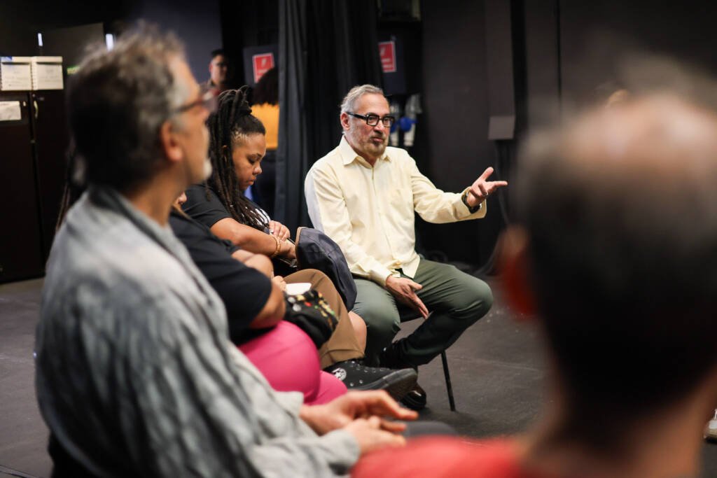 Recepção dos intercambistas do Ocupa Lab na sede Roosevelt da SP Escola de Teatro (17/11/2025). | Foto: Clara Silva.