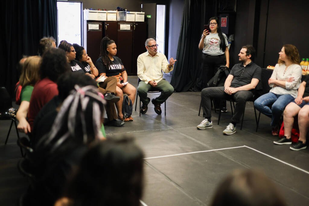 Recepção dos intercambistas do Ocupa Lab na sede Roosevelt da SP Escola de Teatro (17/11/2025). | Foto: Clara Silva.