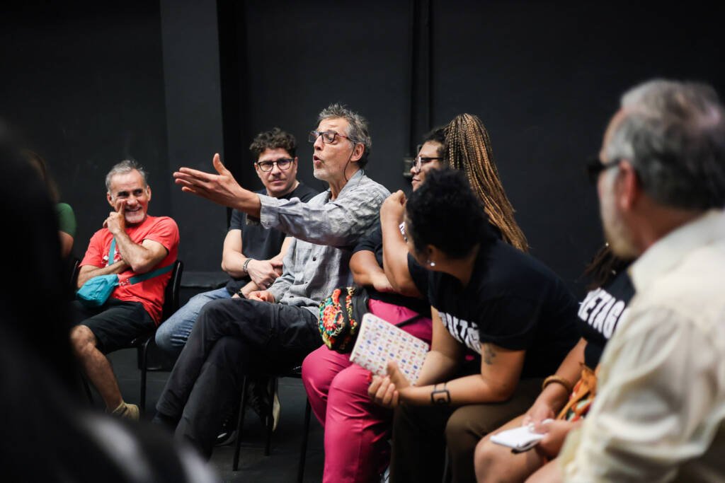 Recepção dos intercambistas do Ocupa Lab na sede Roosevelt da SP Escola de Teatro (17/11/2025). | Foto: Clara Silva.