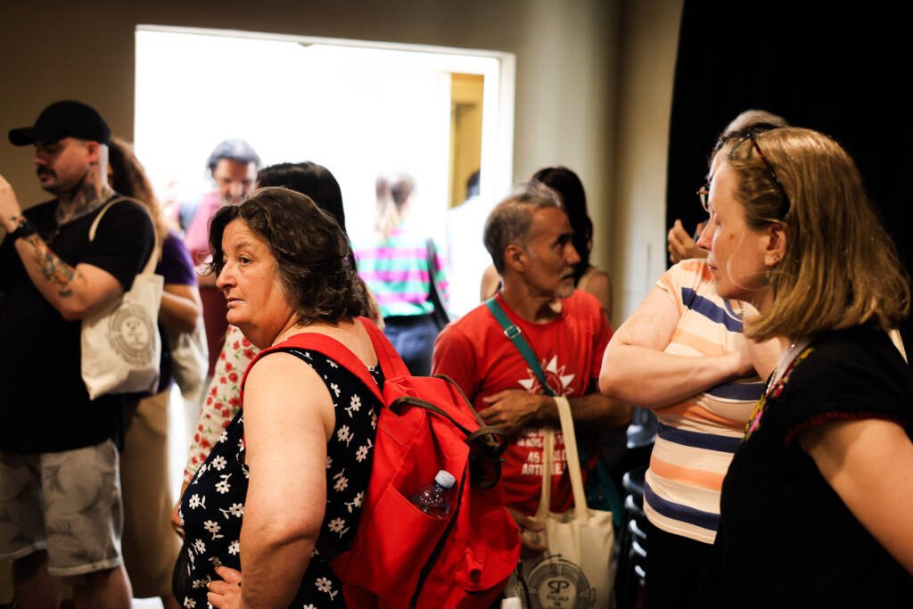 Visita a sede Brás da SP Escola de Teatro e conversa com o cenógrafo J.C. Serroni. (18/11/2025). | Foto: Clara Silva.