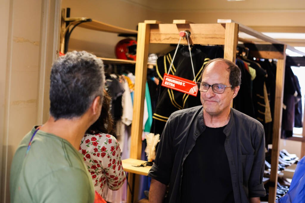 Visita a sede Brás da SP Escola de Teatro e conversa com o cenógrafo J.C. Serroni. (18/11/2025). | Foto: Clara Silva.