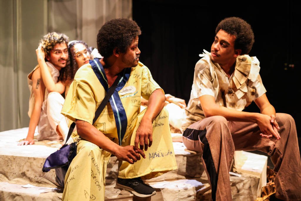 Experimento III do grupo N1 Amarelo, do segundo semestre de 2025, na SP Escola de Teatro. | Foto: Clara Silva.