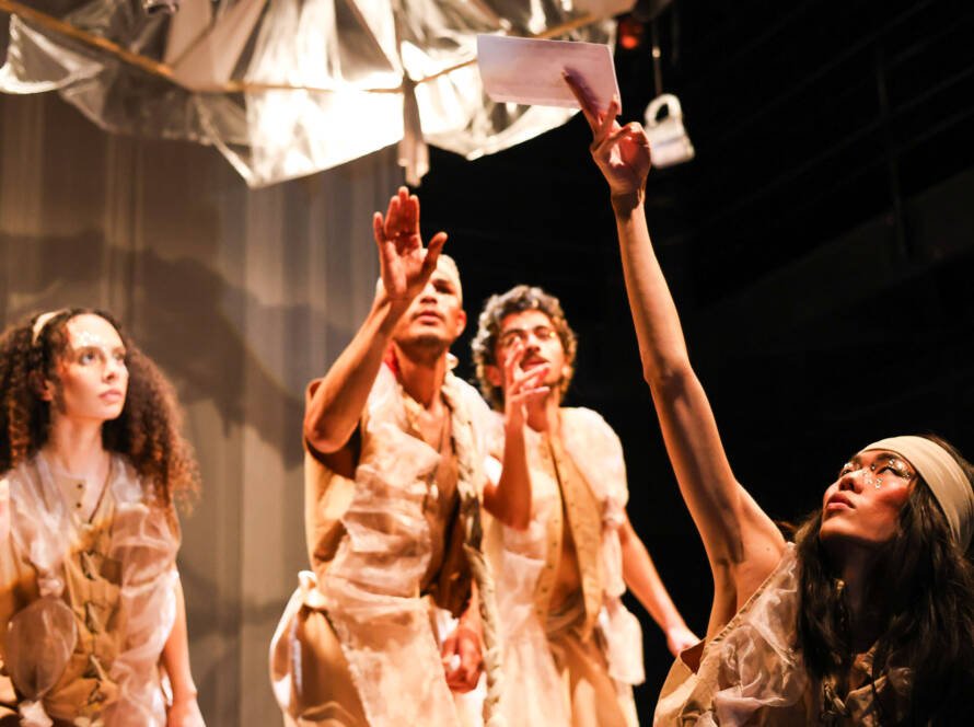 Experimento III do grupo N1 Amarelo, do segundo semestre de 2025, na SP Escola de Teatro. | Foto: Clara Silva.